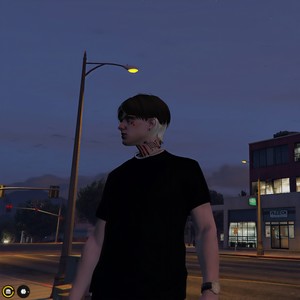 เมืองร้อนเธอคงไม่หนาว และ หนุ่มเมืองดาวจะกอดใคร (Explicit)