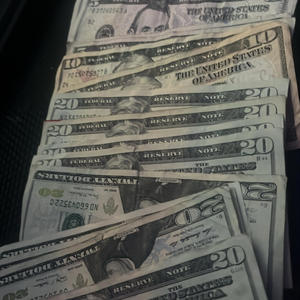 ?Drugs over you¿ (feat. Tra yungy) (Explicit)