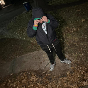 Layin loww (feat. Pckmir) (Explicit)