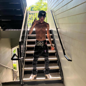 SLEEZ OUT (Explicit)