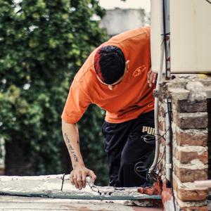 LEVANTATE (feat. Mauro Chavez Buheros) (Explicit)