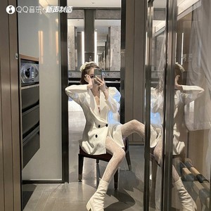 大浪滔滔行侠仗义问天高