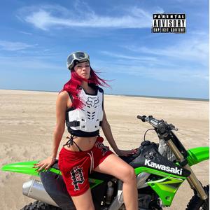 LATINA (feat. KINGSTEIN)