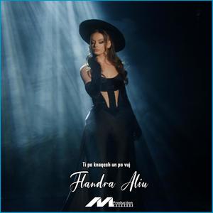 Ti po knaqesh un po vuj