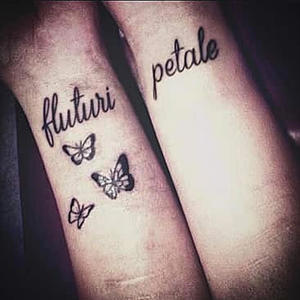 fluturi & petale (feat. 1sirrackzz)
