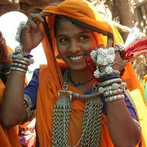 जंगल जले तो दुनिया देखे दिल जले तो कौन देखें