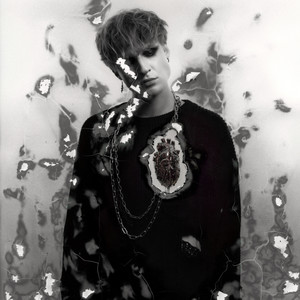 moje serce krwawi morzem cudzych łez