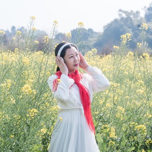 我在春的气息里念你 (伴奏)