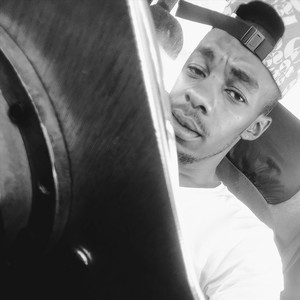 Themba Lami (feat. DJ Logdrum, De Niakeyz & School D) (Explicit)