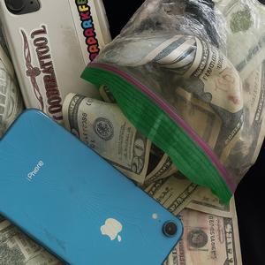 2PHONES (feat. TE) (Explicit)