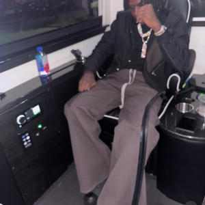 At the light (feat. Rell Vert) (Explicit)