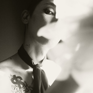 Haunted House (feat. Garzón Robie)