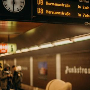 Vorsicht bei der Einfahrt (Berlin techno)