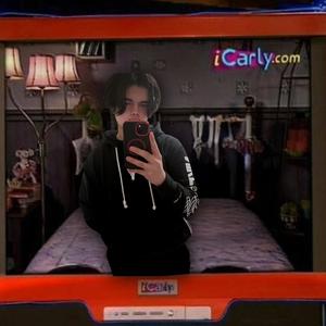 iCarly (feat. Ari G & Rico Xyy) (Explicit)