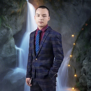 越爱越强封面