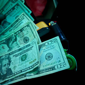 Baby on me (feat. LilYaee) (Explicit)