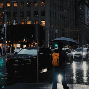 雨夜独行者
