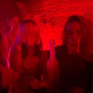 triste en el club (feat. dvrkness13) (Explicit)