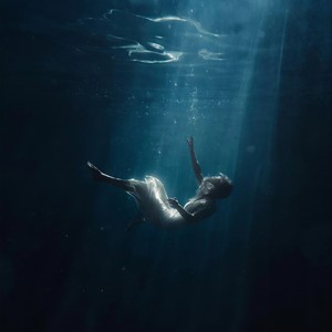 下坠 (Falling)