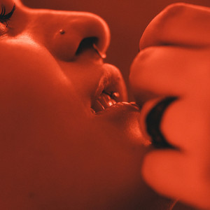 Muérdeme (Explicit)