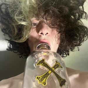 bottle (feat. Zak G) (Explicit)