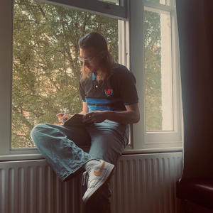 Stuck in the middle (Explicit)