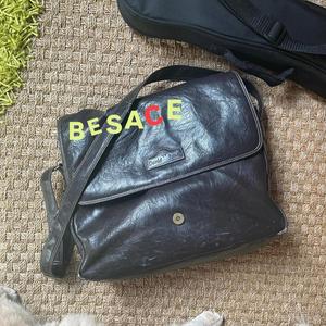 dans tous les hectares et les champs (Explicit)