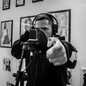 Ve y alza el vuelo (feat. DJ YAKU) (Explicit)