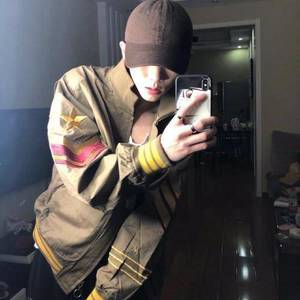 抱鱼睡觉的猫 - 走走