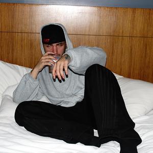 foreign (feat. Quilo) (Explicit)