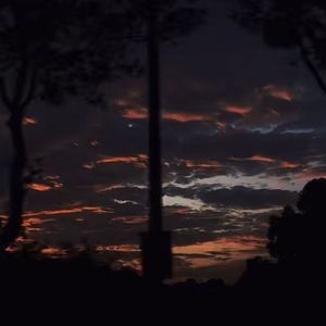 孤舟渡水 千山作陪