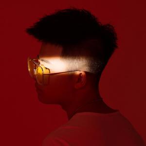 找一个把你宠成小朋友的人谈恋爱