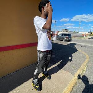 Me U & Quagan (feat. JAYRAH) (Explicit)