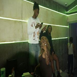 08' Pistons (feat. Hollyhood Molli) (Explicit)