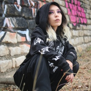 Queen(feat. Yari) (Explicit)