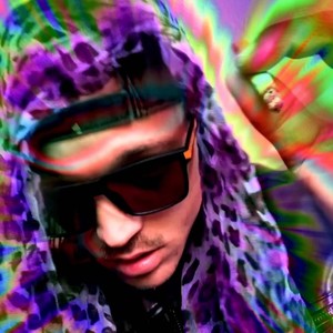 Glitzy (feat. Ineedkandy) (Explicit)