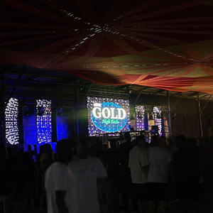 SENTA AQUI AO SOM DA SERIE GOLD