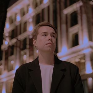 Сквозь занавес