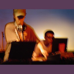 女孩与桥（电影《鼓声响起的地方》原声）