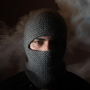 שומר על הבית (Explicit)