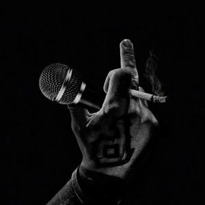 当佐爷拿着麦克风