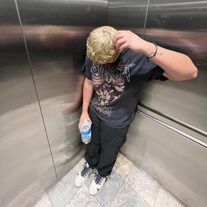 STRONG (feat. ROXCH, Sleep Sunna, Syd Pink & FearJahh) (Explicit)