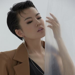 罗雪慧 - 相信明天