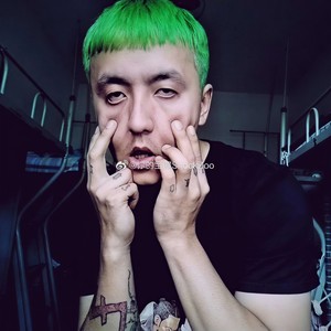 钻石戴满小手臂