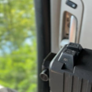 to the room (feat. Smackgzz) (Explicit)