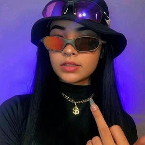 CARA DE PRINCESINHA ROUPA DE MANDRAKA (Explicit)