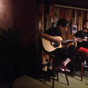 孤独的人活在幻想中