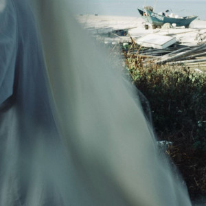 Four A.M. (风在凌晨四点骤然刮起)