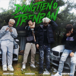 ĐỐNG TIỀN Ở TRÊN BÀN