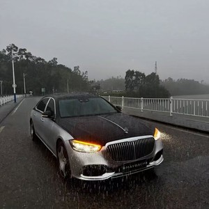 雨夜里的迈巴赫1.0